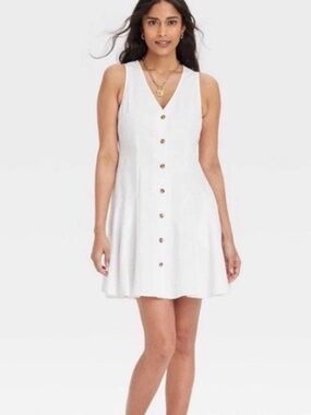 Women’s White Dress